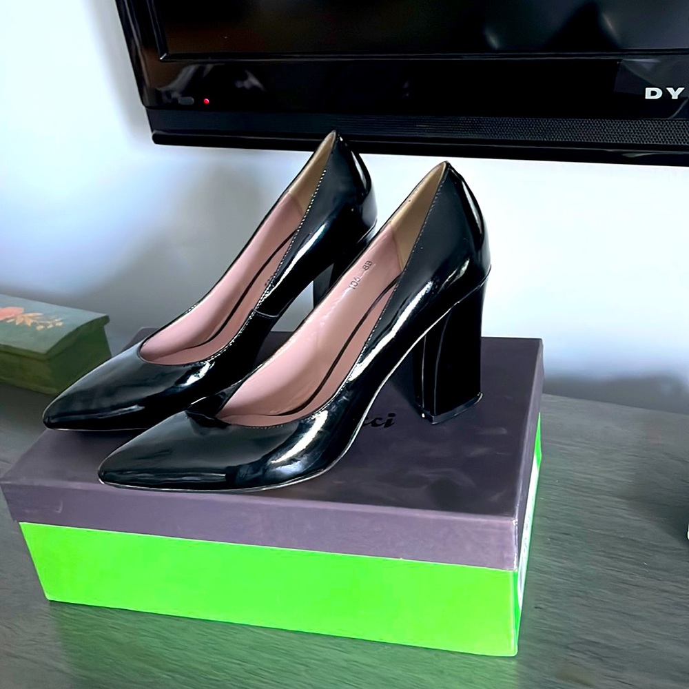 Sesto Meucci gorgeous black patent pumps size 8 M worn a few times
